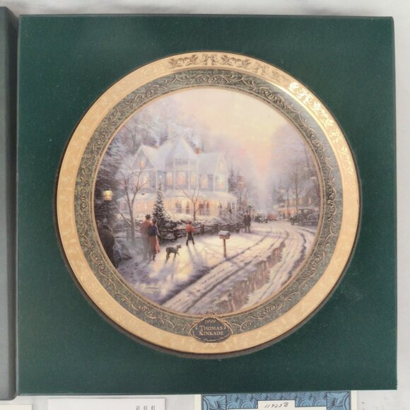 Thomas Kinkade "A Holiday Gathering"  Plate With COA & Box Vintage 1999 limited - Picture 2 of 11
